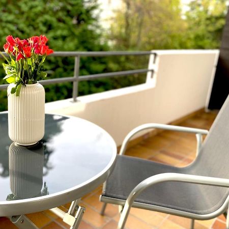 Top-Apartment Mit Parkplatz Und Balkon Reutlingen Dış mekan fotoğraf