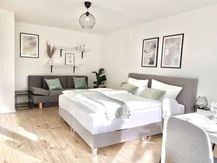 Top-Apartment Mit Parkplatz Und Balkon Reutlingen Dış mekan fotoğraf